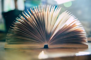 Aufgeschlagenes Buch